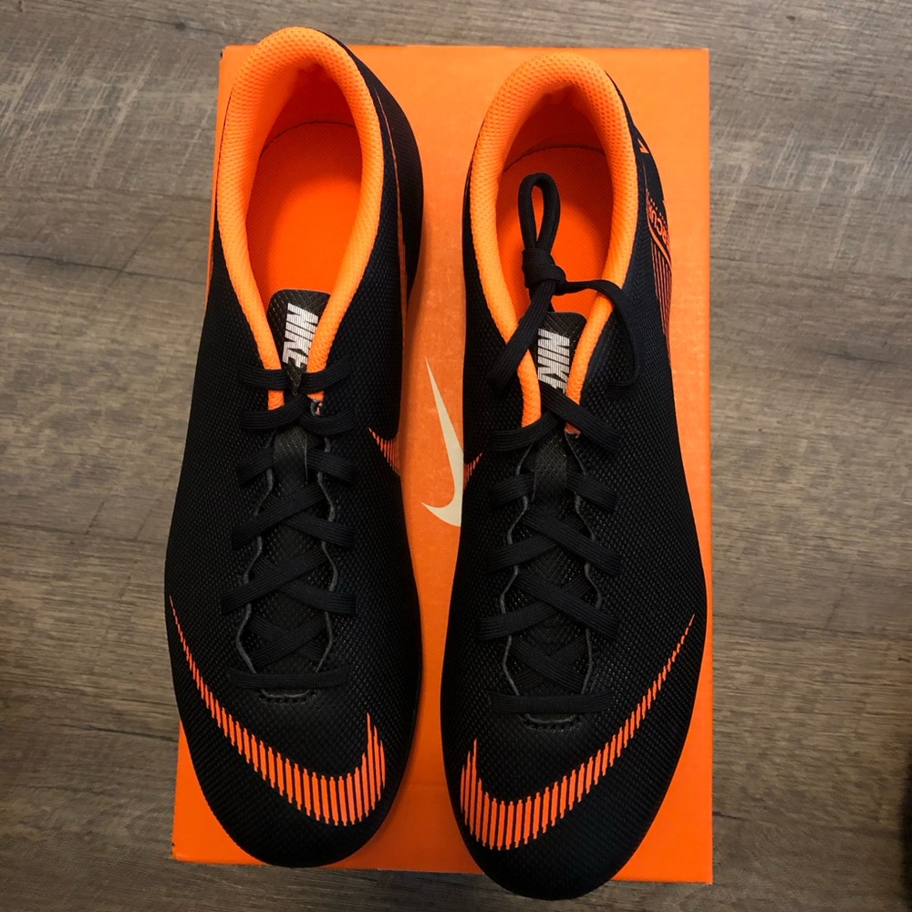 Nike men’s size 12 new with original box, weber 12 club